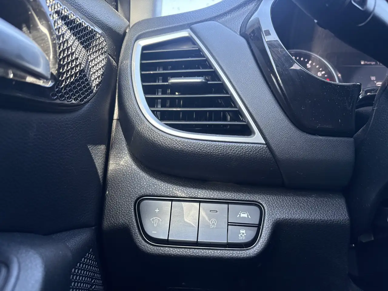 Kia Seltos снимка Kia Seltos