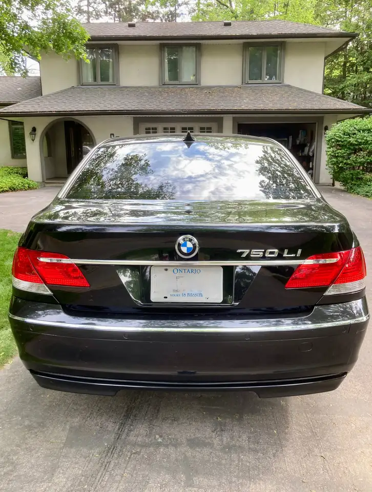 BMW 7 Series снимка BMW 7 Series