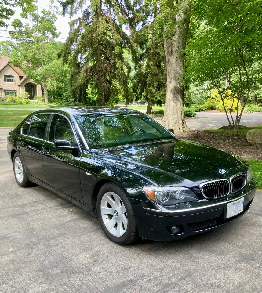 BMW 7 Series снимка BMW 7 Series