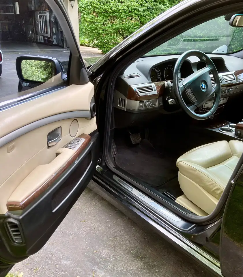 BMW 7 Series снимка BMW 7 Series