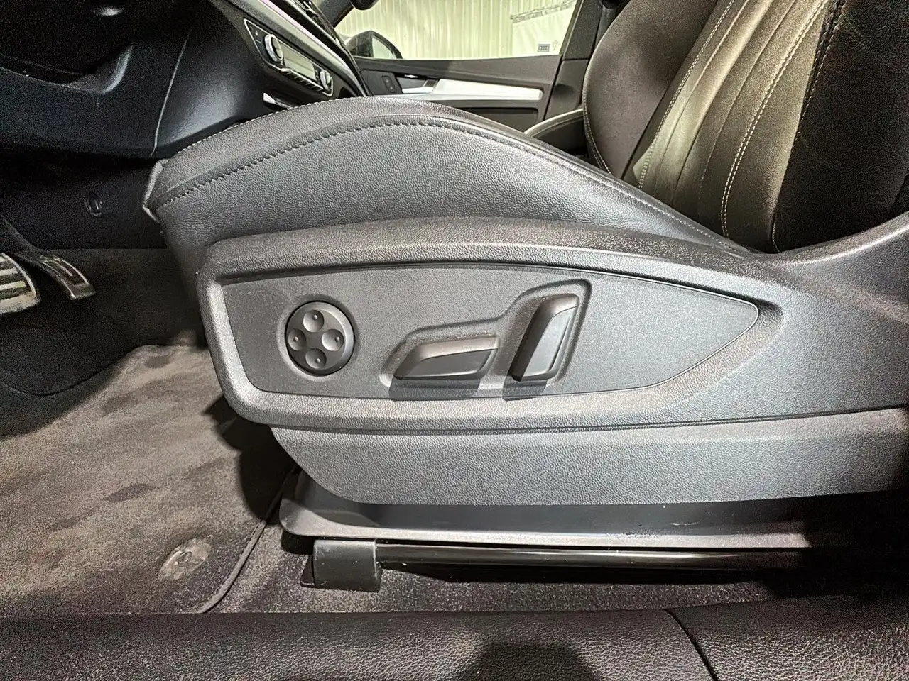 Audi Q5 снимка Audi Q5