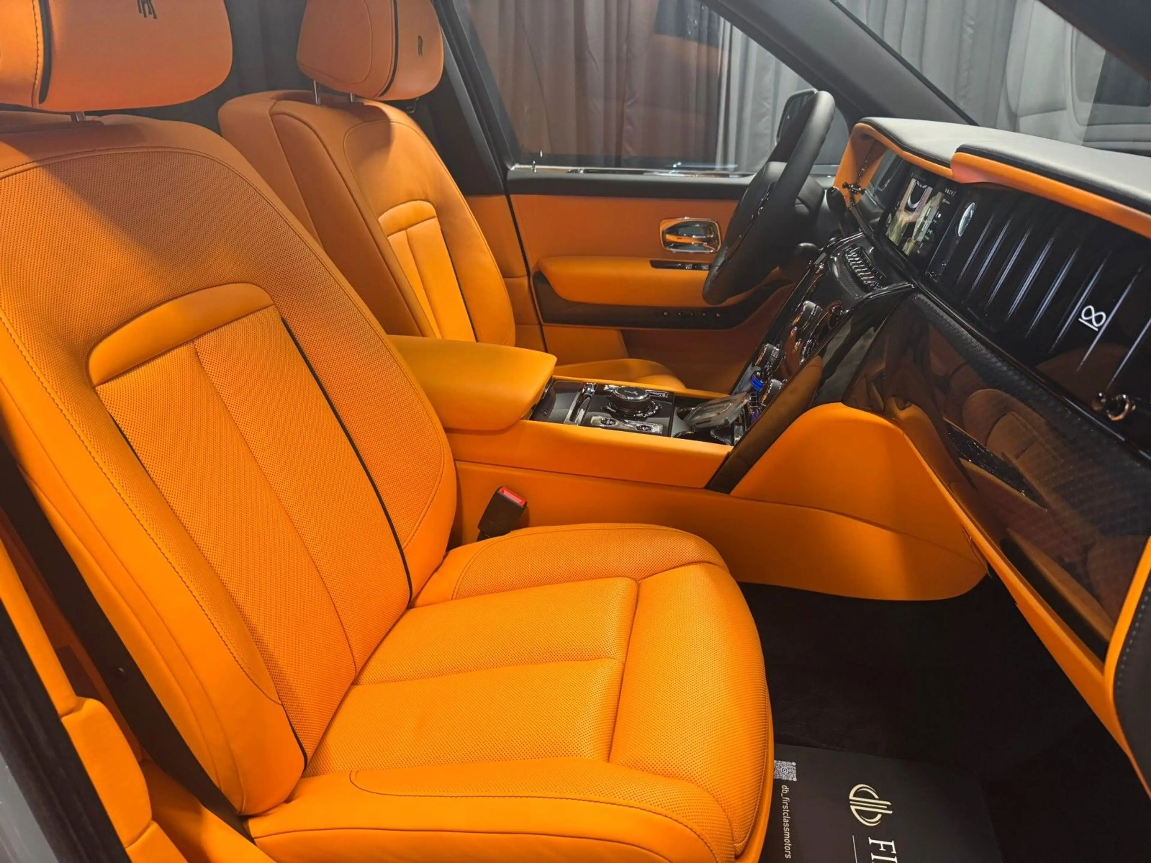 Rolls-Royce Cullinan * Black Badge*MY26 *Footrest* — photo 10
