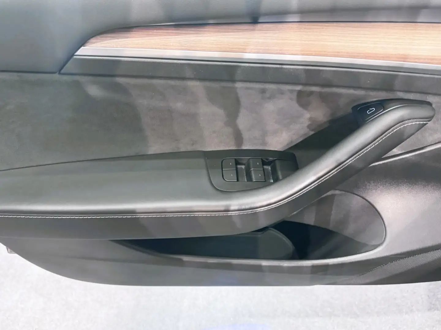 Tesla Model 3 Standard Range RWD Plus Zwart - 2