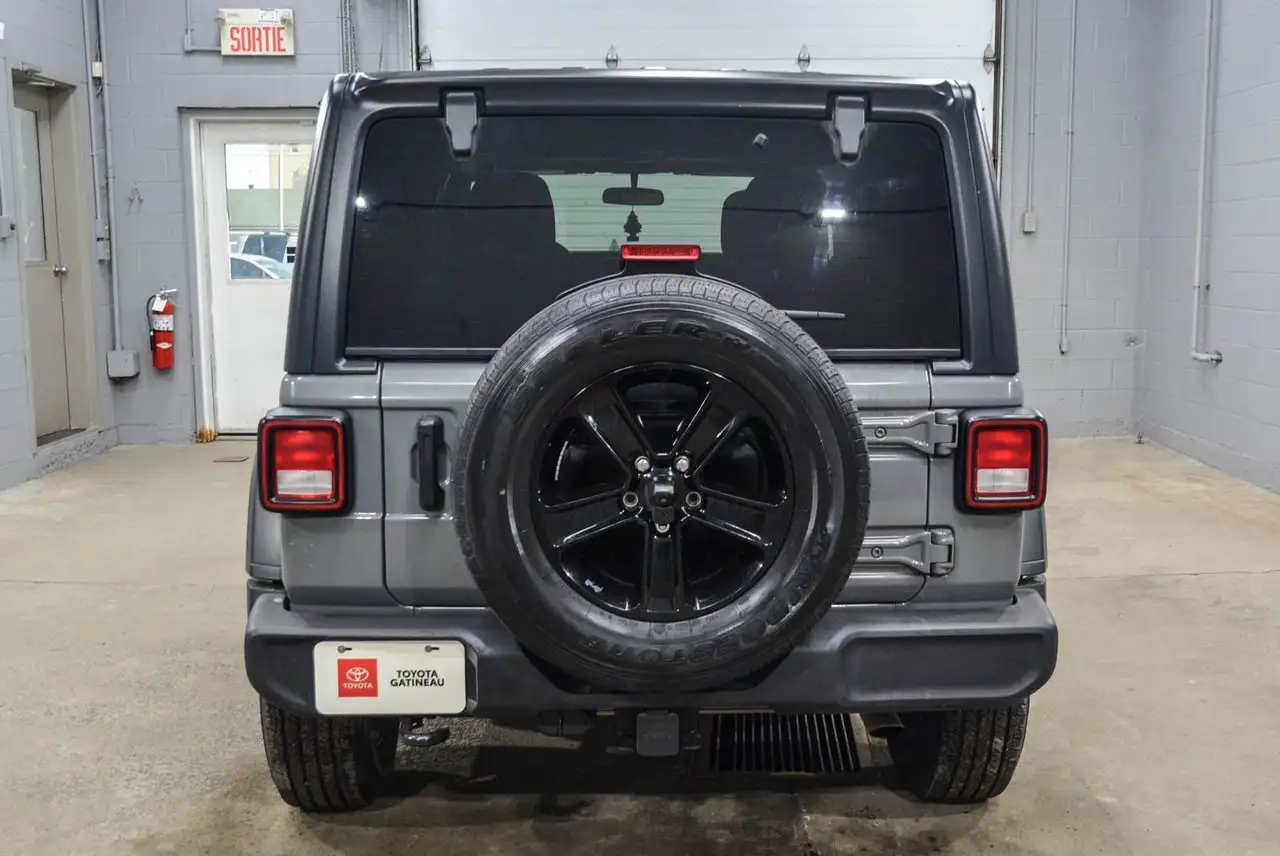 Jeep Wrangler снимка Jeep Wrangler