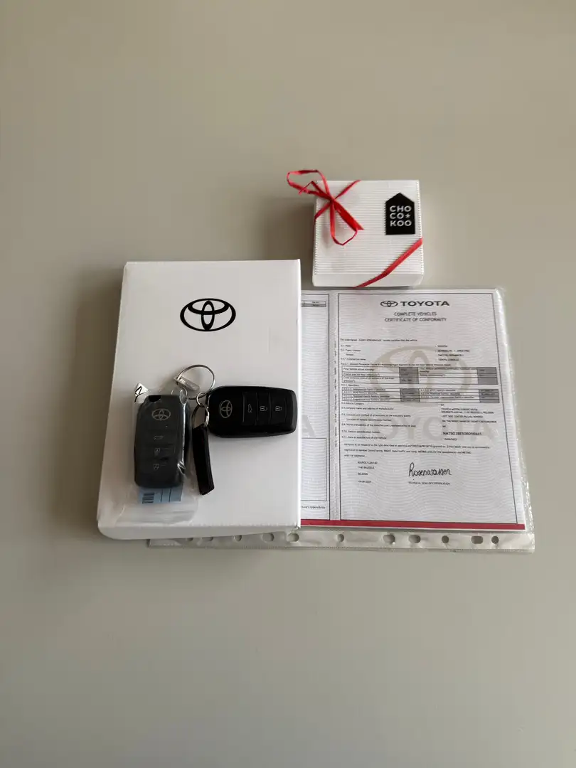 Toyota Corolla Corolla 1.8 Hybrid Sedan ACC AUT LED SHZ NAVI KAM Alb - 2