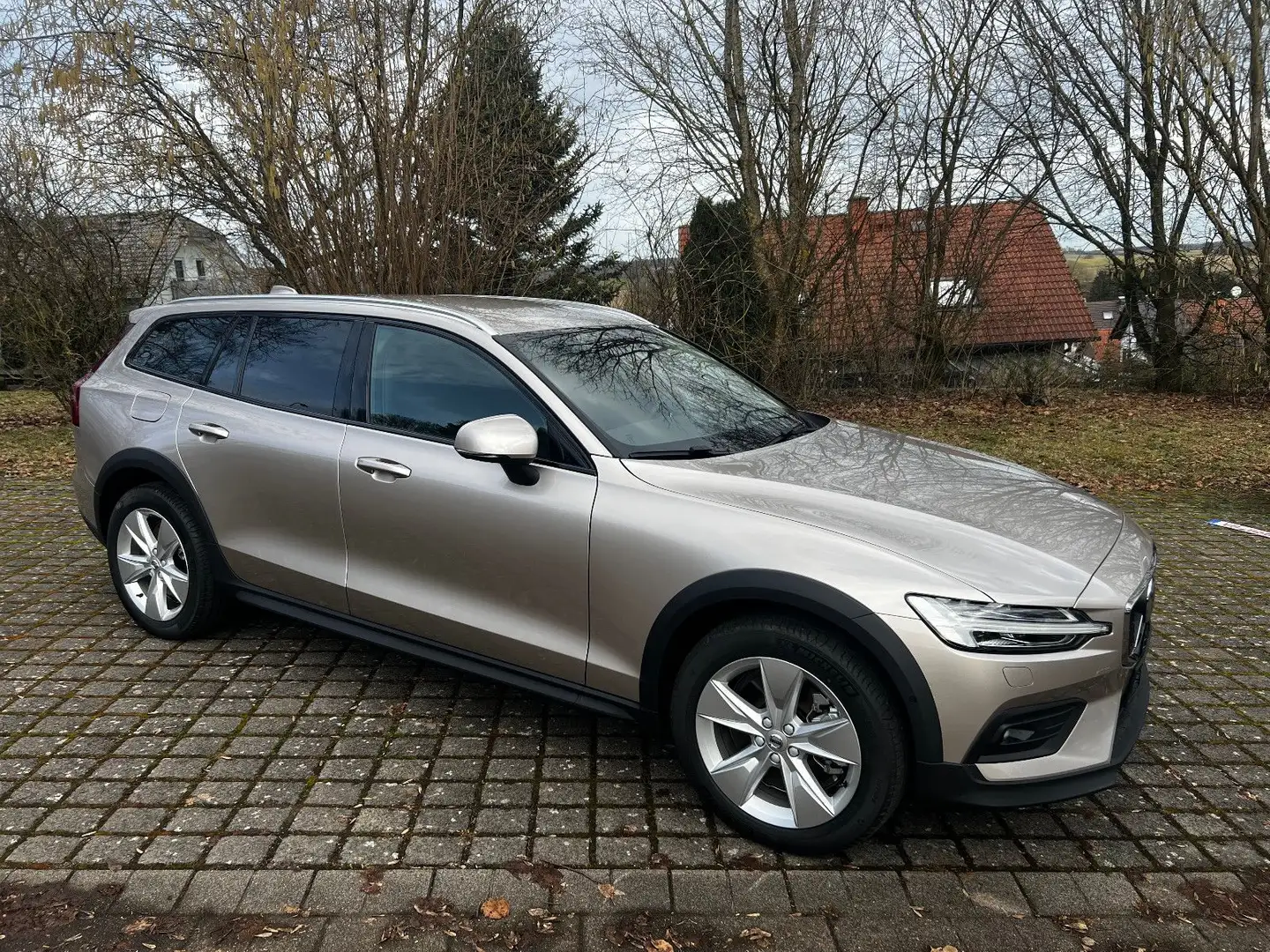 Volvo V60 Cross Country B4 Diesel AWD Standhz. LED NEU Бежевий - 1