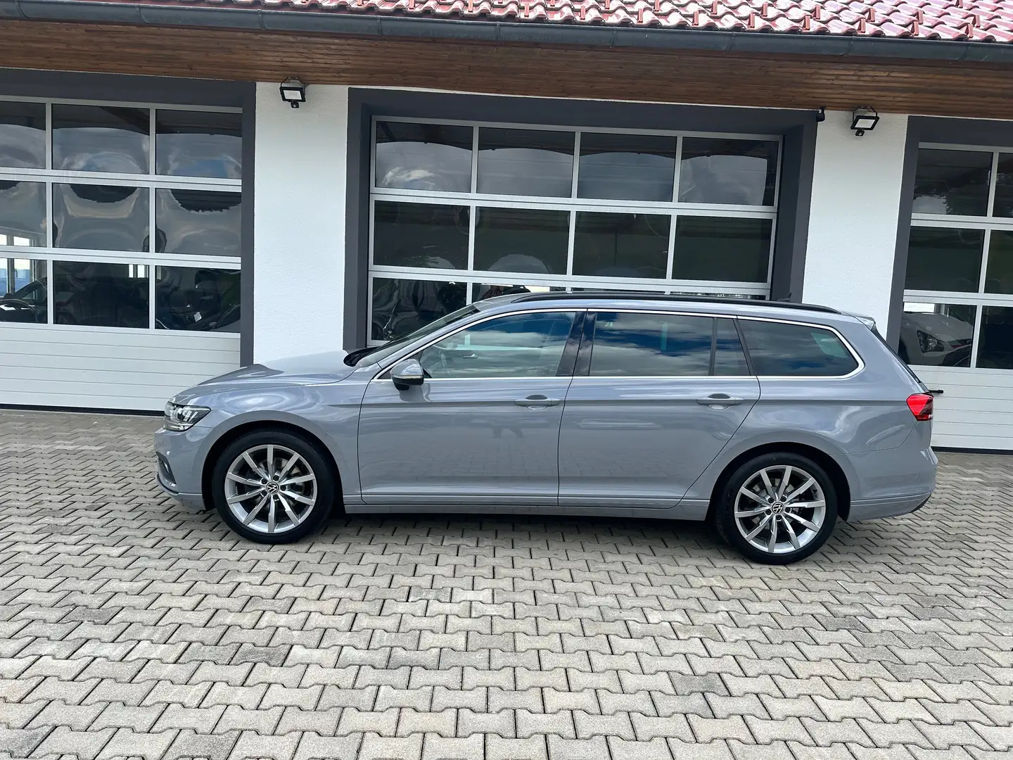 Volkswagen Passat Variant 2,0 TDI DSG *DIGITAL*NAVI*RFK*PDC*AHV*APP*SITZHZ* Grau - 2