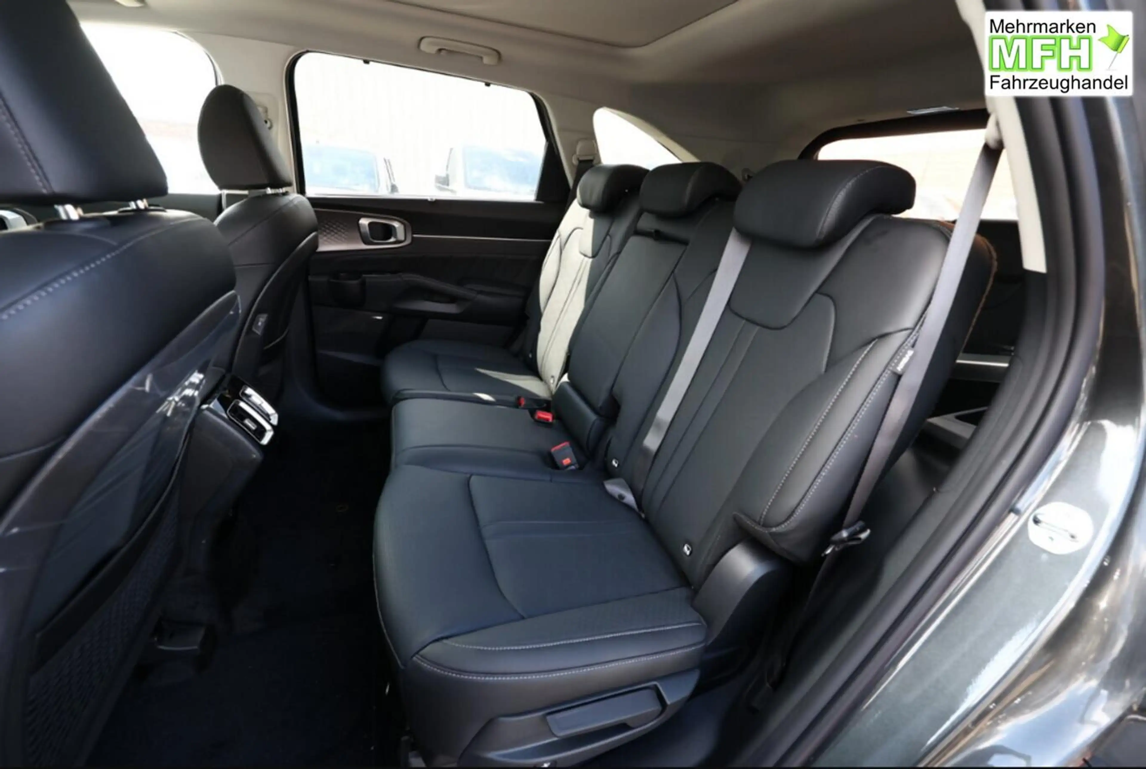 Kia Sorento 4WD 7S Pano Bose HUD eHK ACC SHZ Nav Kam 142 kW... — photo 8