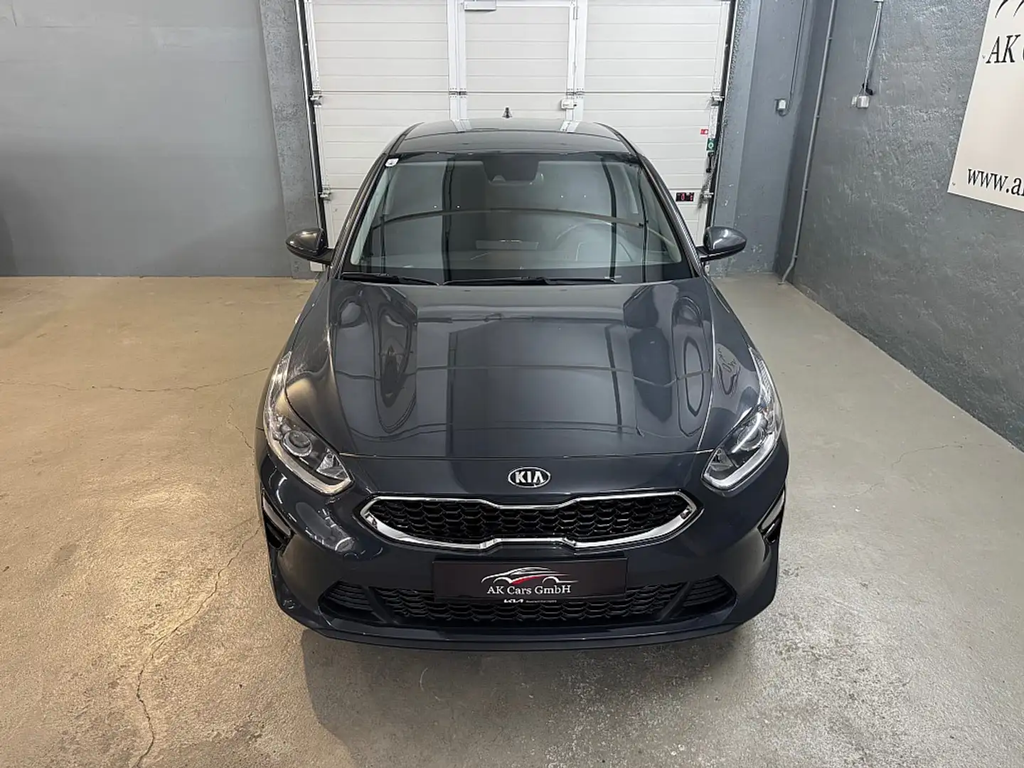 Kia Ceed / cee'd ceed 1,6 CRDi Automatik*Navi*Kamera*Sitz+Lenkra... Grau - 2