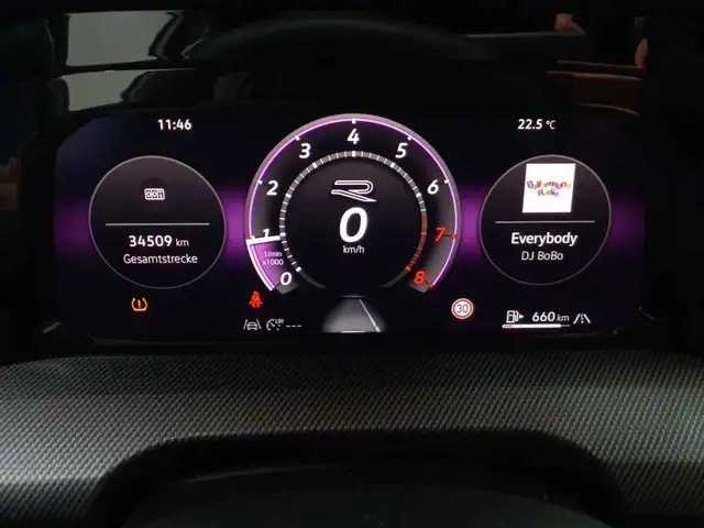 Volkswagen Golf view 11