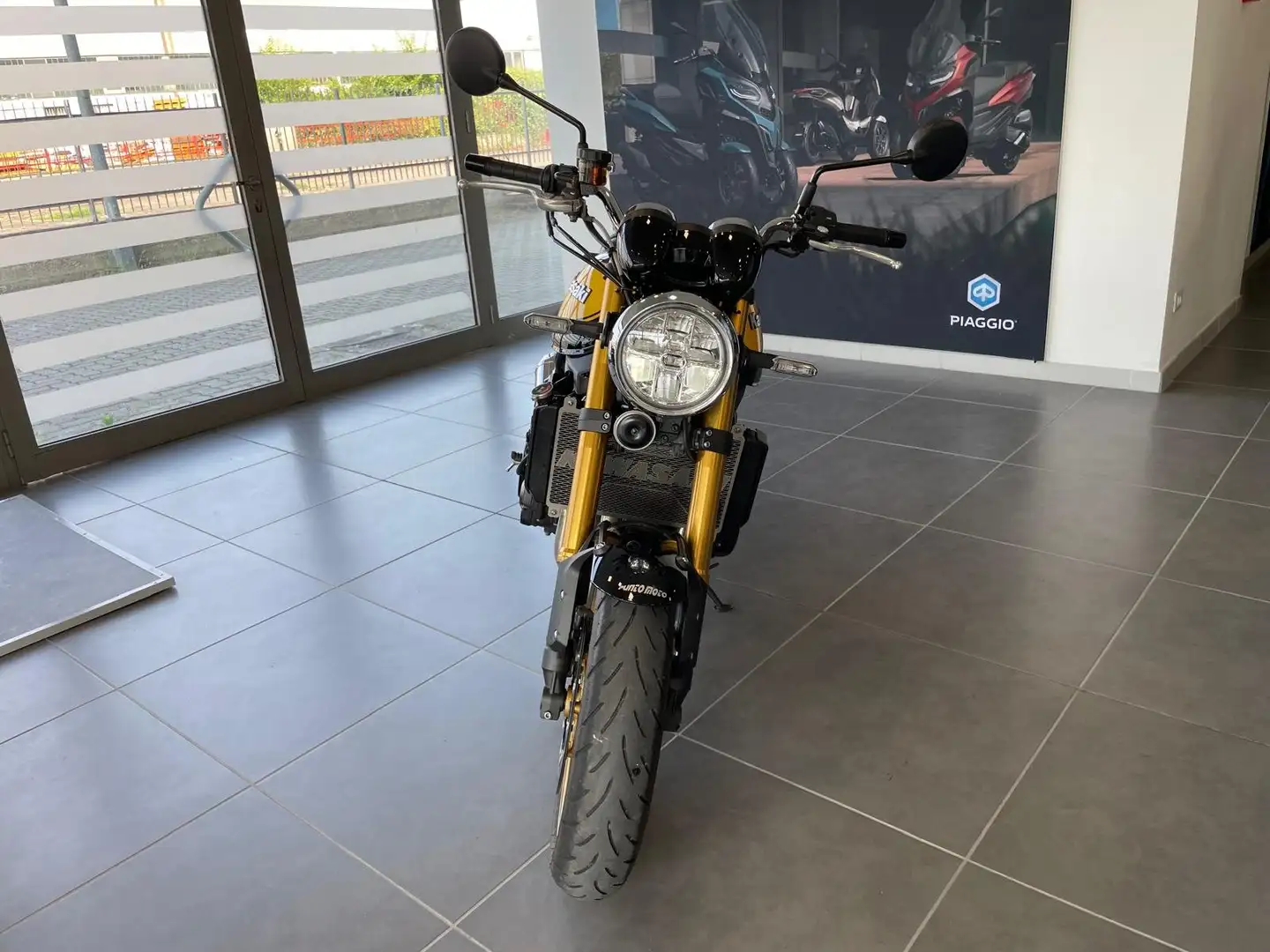 Kawasaki Z900RS 111CV, SOLO 9.900KM, 12 MESI DI GARANZIA Zwart - 2