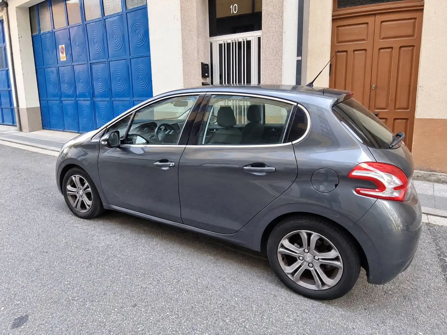 Peugeot 208 Allure Gris - 1