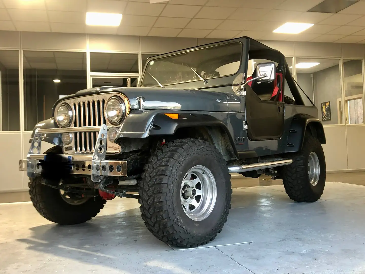 Jeep CJ-7 Renegade Gris - 1