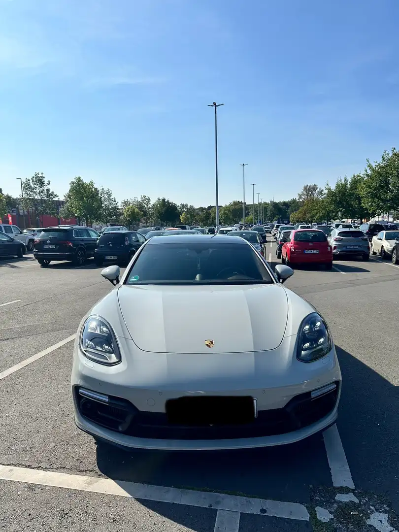 Porsche Panamera GTS Sport Turismo - 1