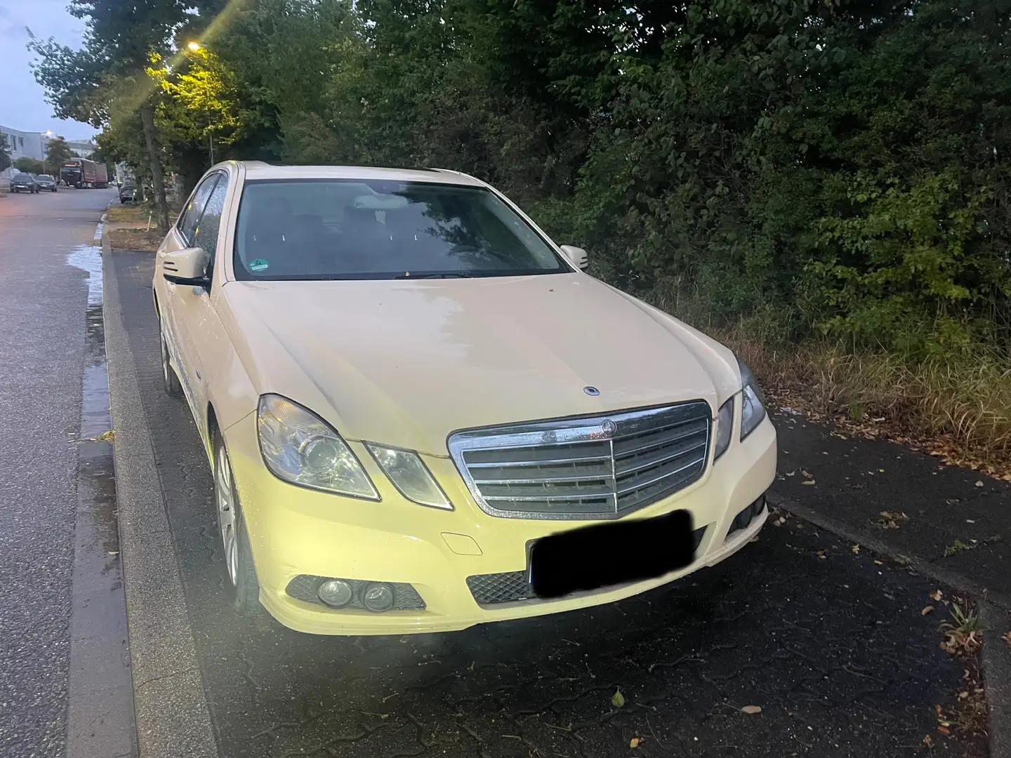 Mercedes-Benz E 200 E 200 CDI BlueEfficiency (212.005) TAXI Beige - 1