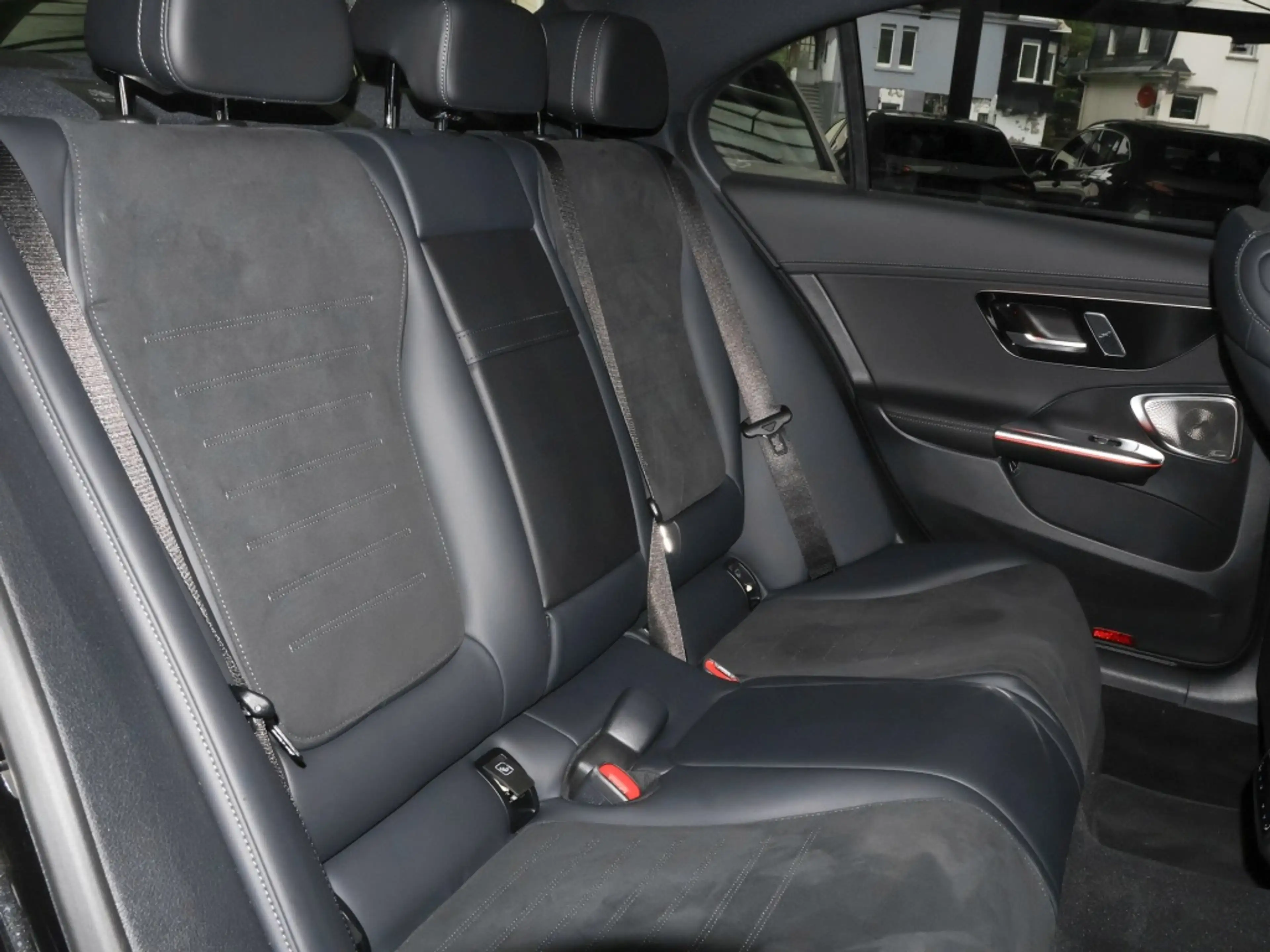Mercedes-Benz C 300 d 4M AMG-Sport/360/Pano/Burm/AHK/Distr/18" — photo 5