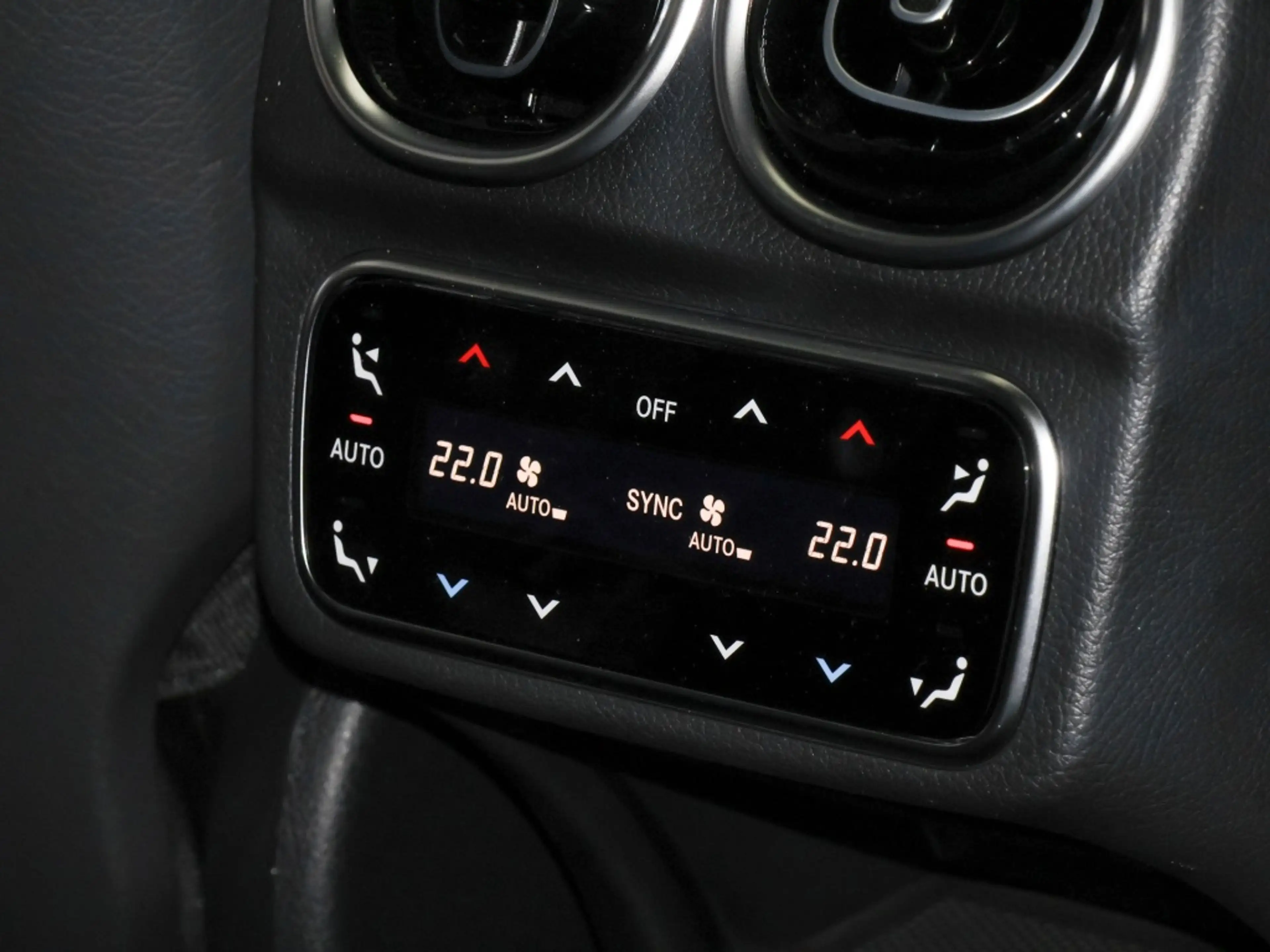Mercedes-Benz C 300 d 4M AMG-Sport/360/Pano/Burm/AHK/Distr/18" — photo 9