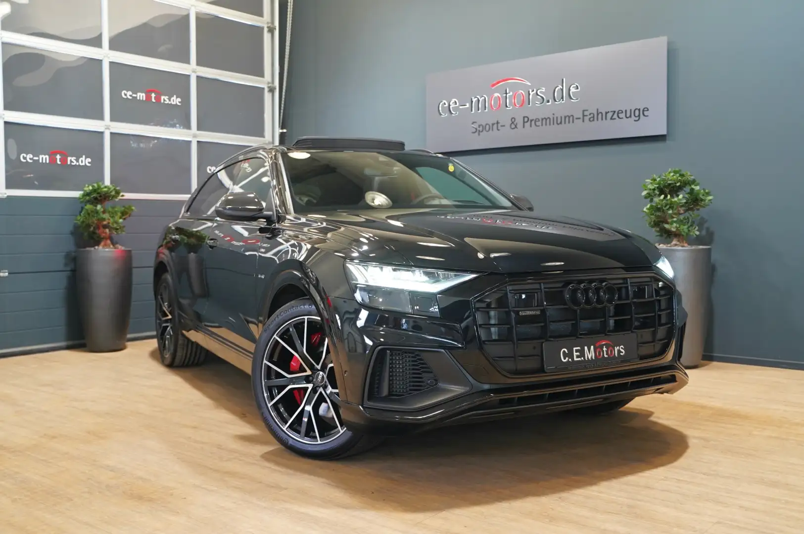 Audi Q8 Q8 60 3.0TFSIe quattro competition plus PANO*ACC Schwarz - 1