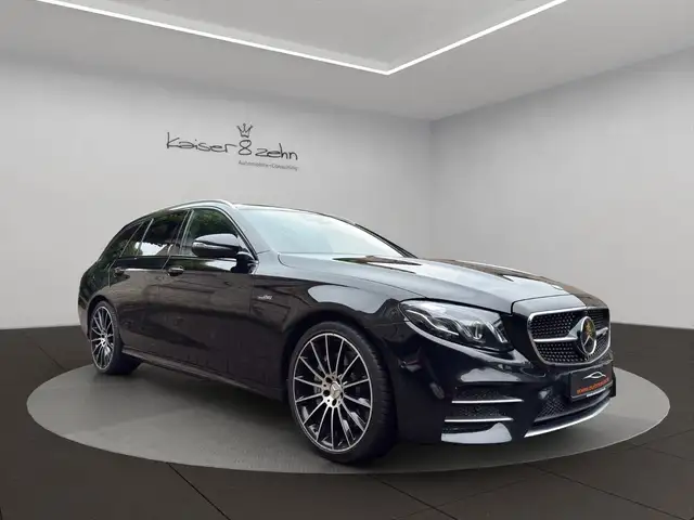 Mercedes-Benz E-Class view 3