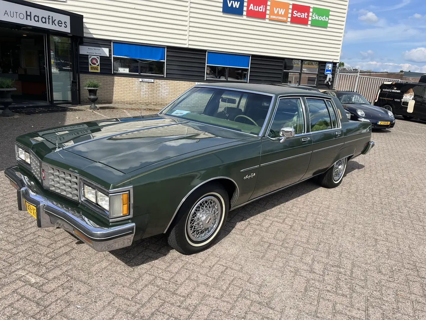 Oldsmobile 98 Nighty Eight Nighty Eight Regency 4 dors sedan. Groen - 1