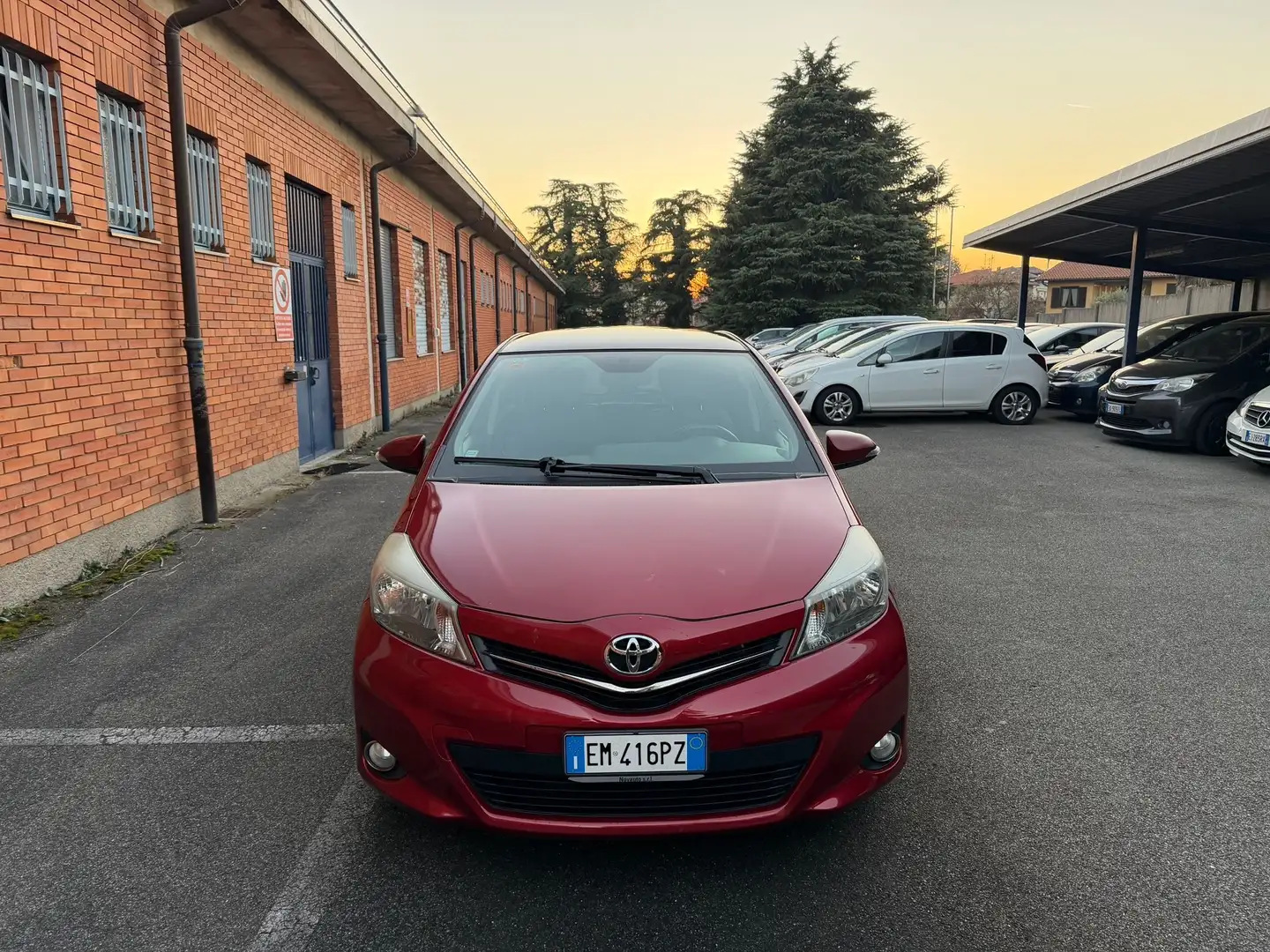 Toyota Yaris 5p 1.4 d-4d Lounge Rosso - 2