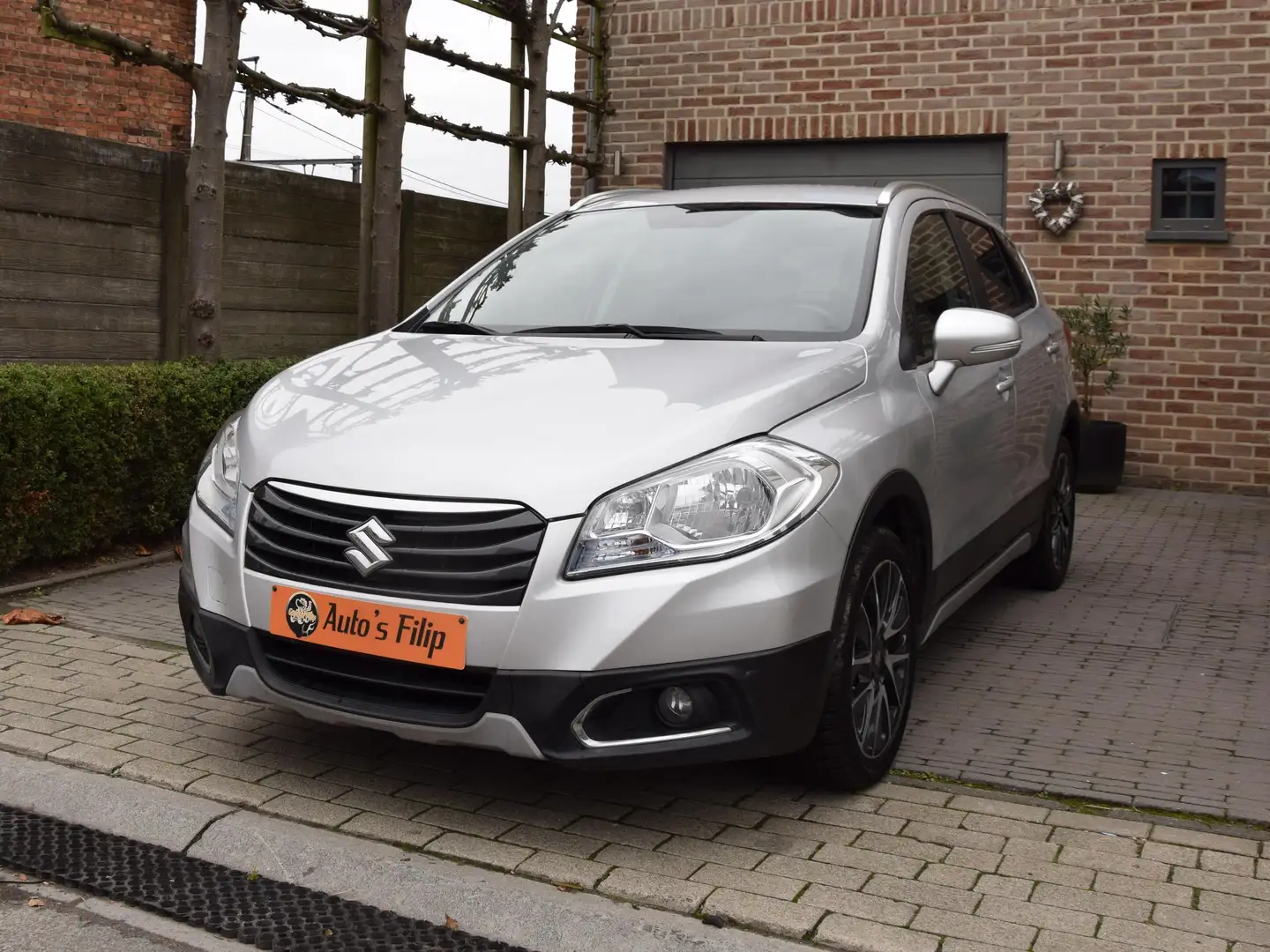 Suzuki SX4 Zeer propere suzuki sx4 met afneembare trekhaak Gris - 1