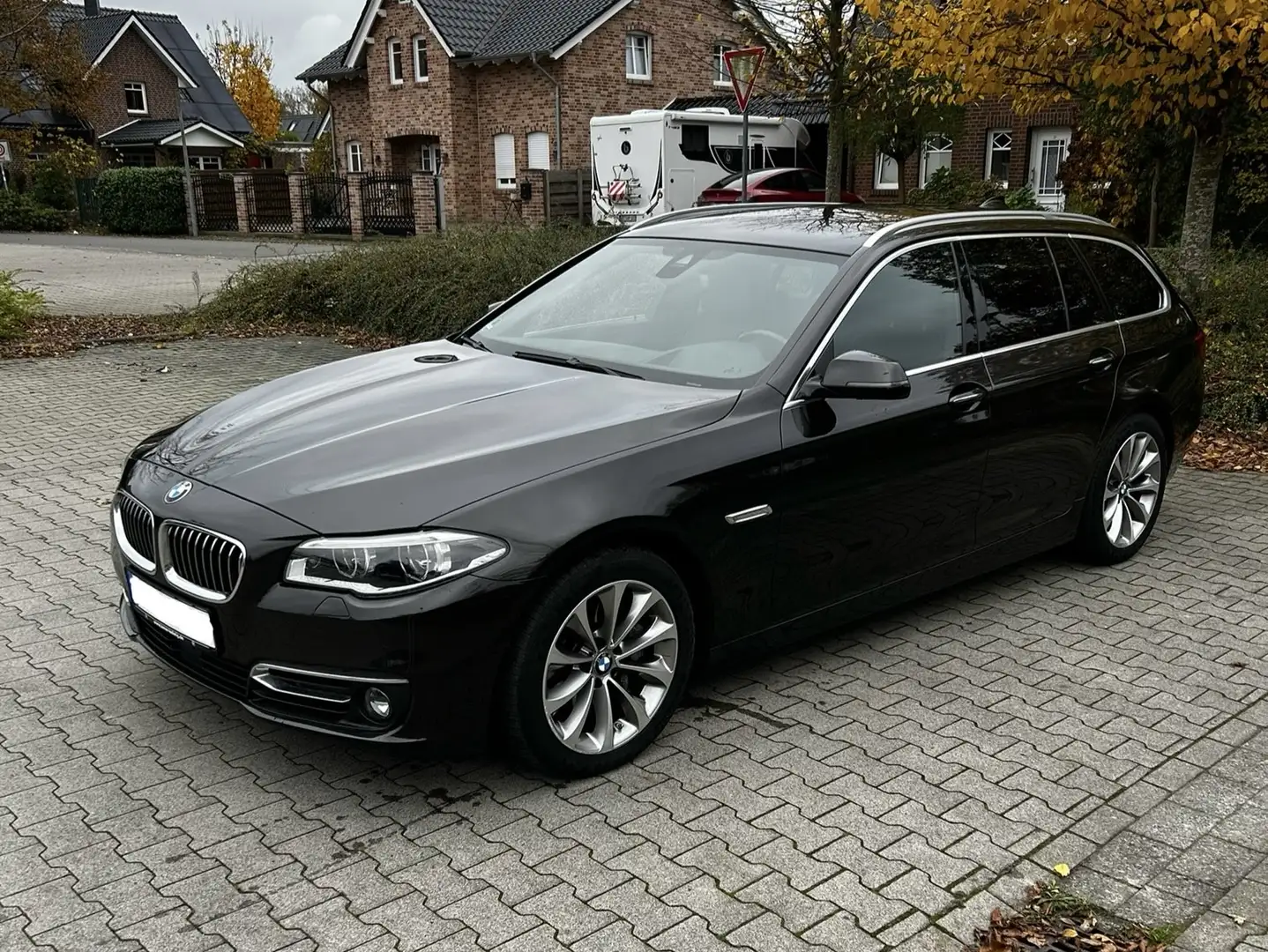 BMW 535 535d xDrive Touring Aut. Luxury Line Hnědá - 1