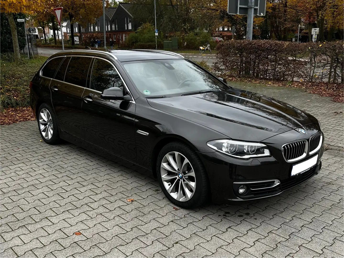 BMW 535 535d xDrive Touring Aut. Luxury Line Hnědá - 2