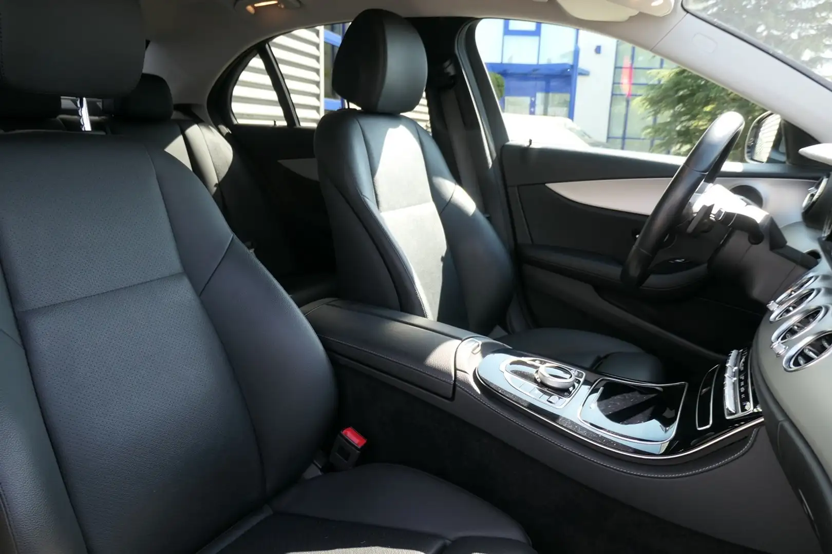 Mercedes-Benz E 200 d 9G-TRONIC Top Zustand! Grau - 2