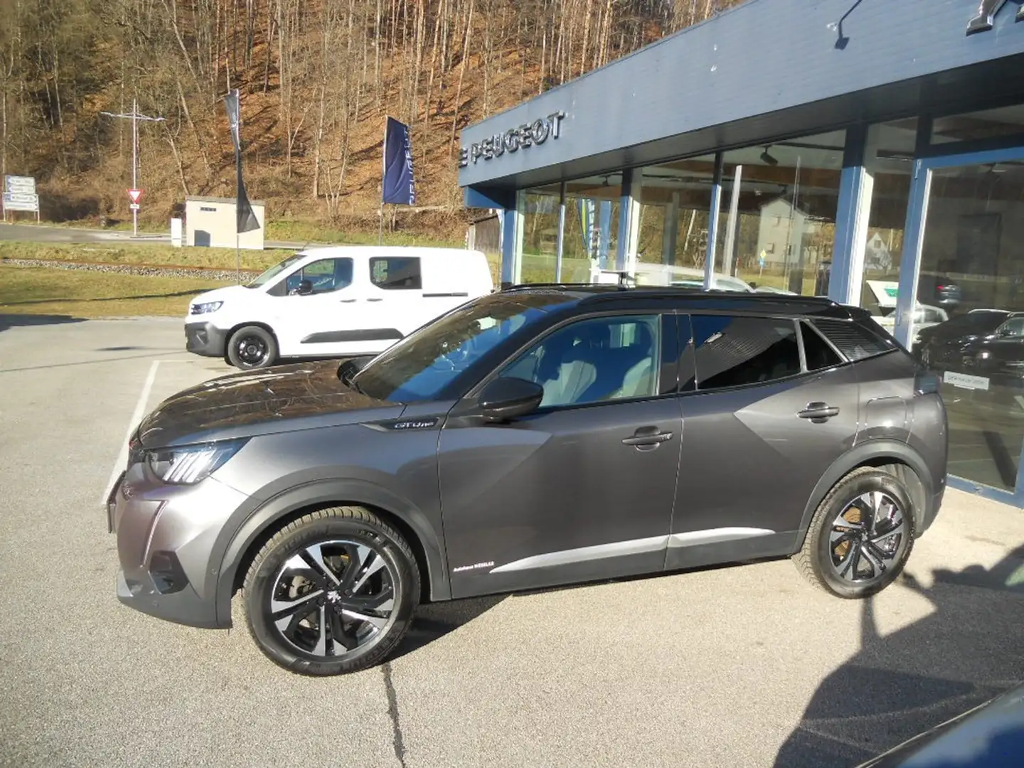 Peugeot 2008 BlueHDi 130 S&S GT Line EAT8 Grau - 1