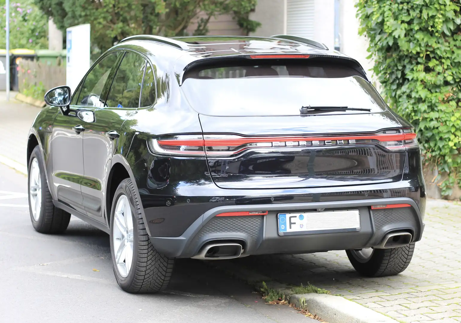 Porsche Macan PDK Schwarz - 2