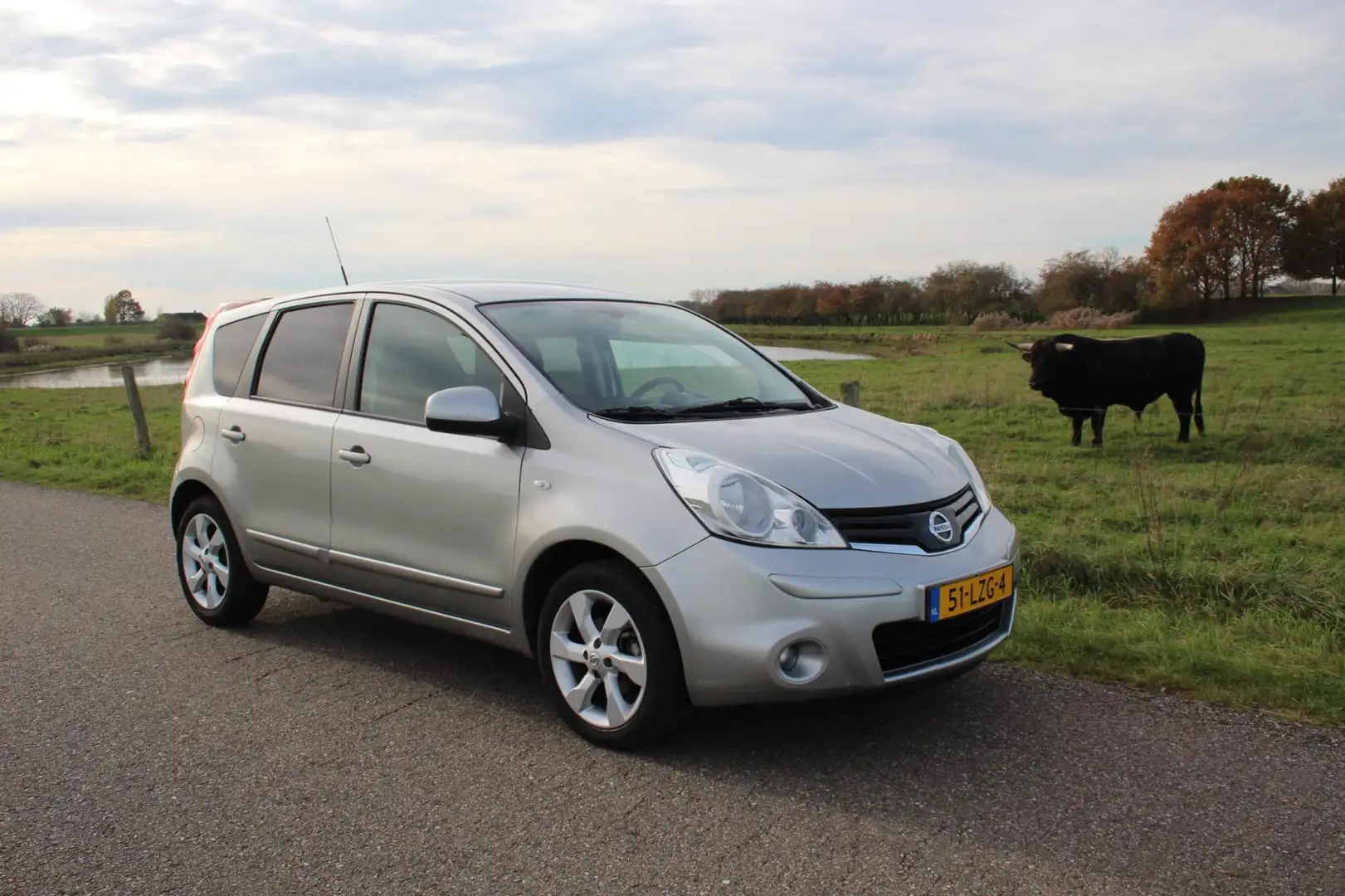 Nissan Note 1.6 Life + 5 Deurs * Automaat / Trekhaak / Nap * Grijs - 1