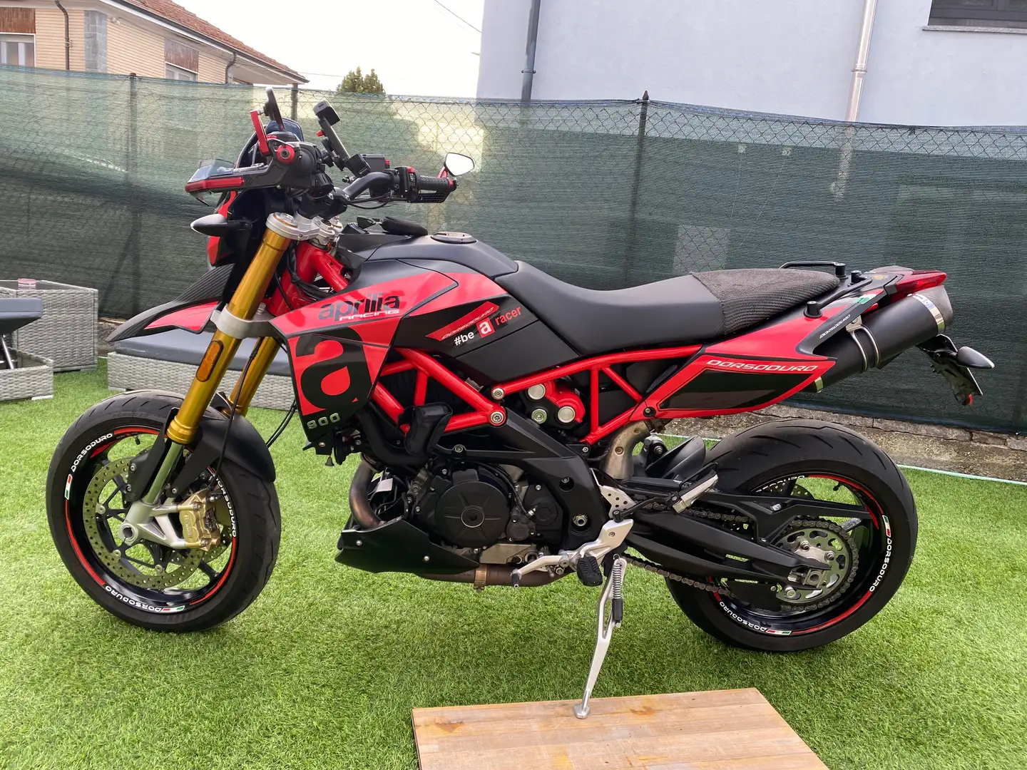 Aprilia Dorsoduro 900abs Rosso - 2