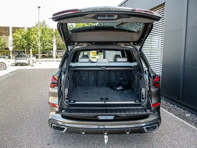 BMW X5 view 24