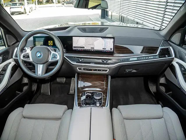 BMW X5 view 8