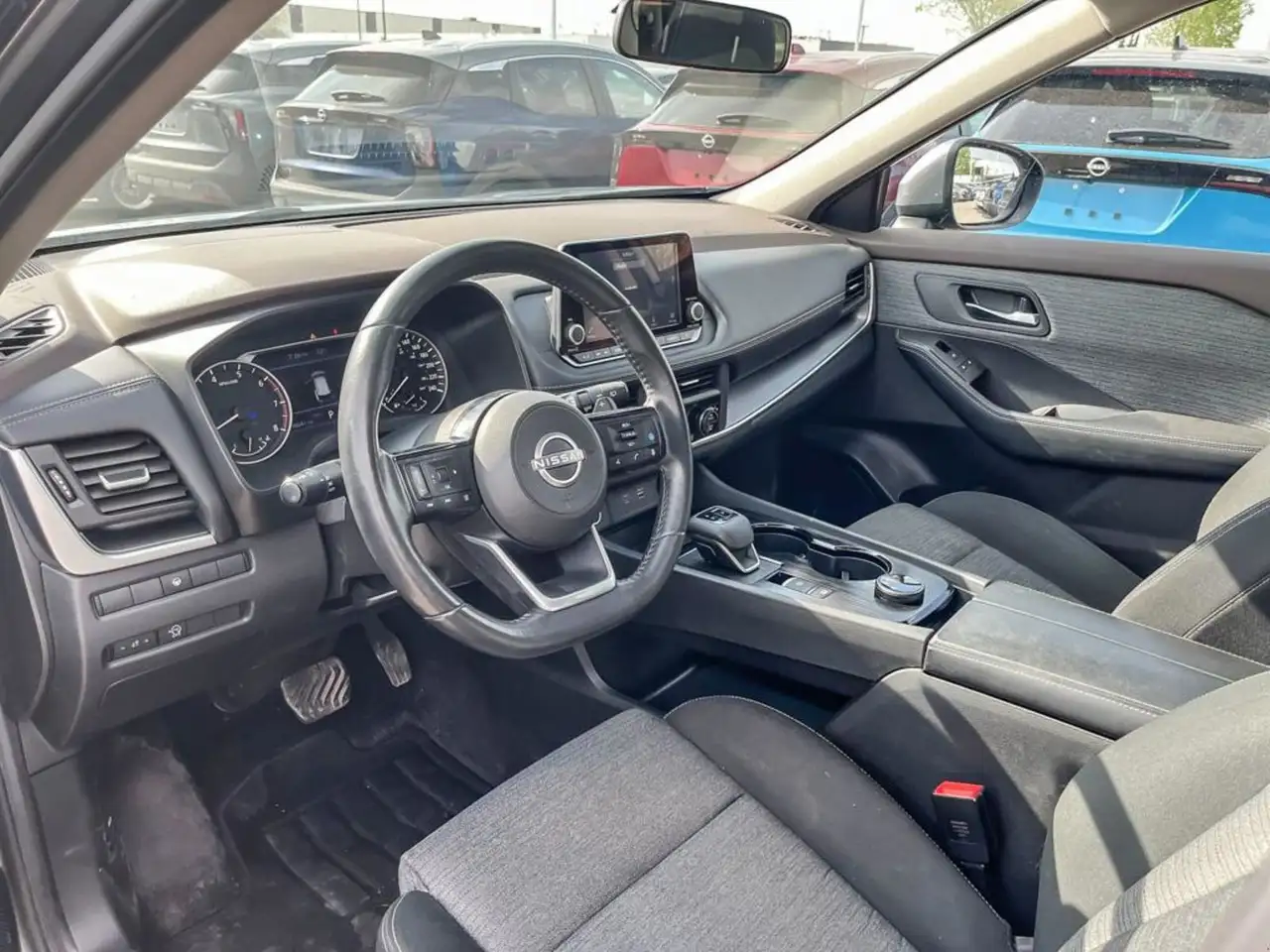 Nissan Rogue снимка Nissan Rogue
