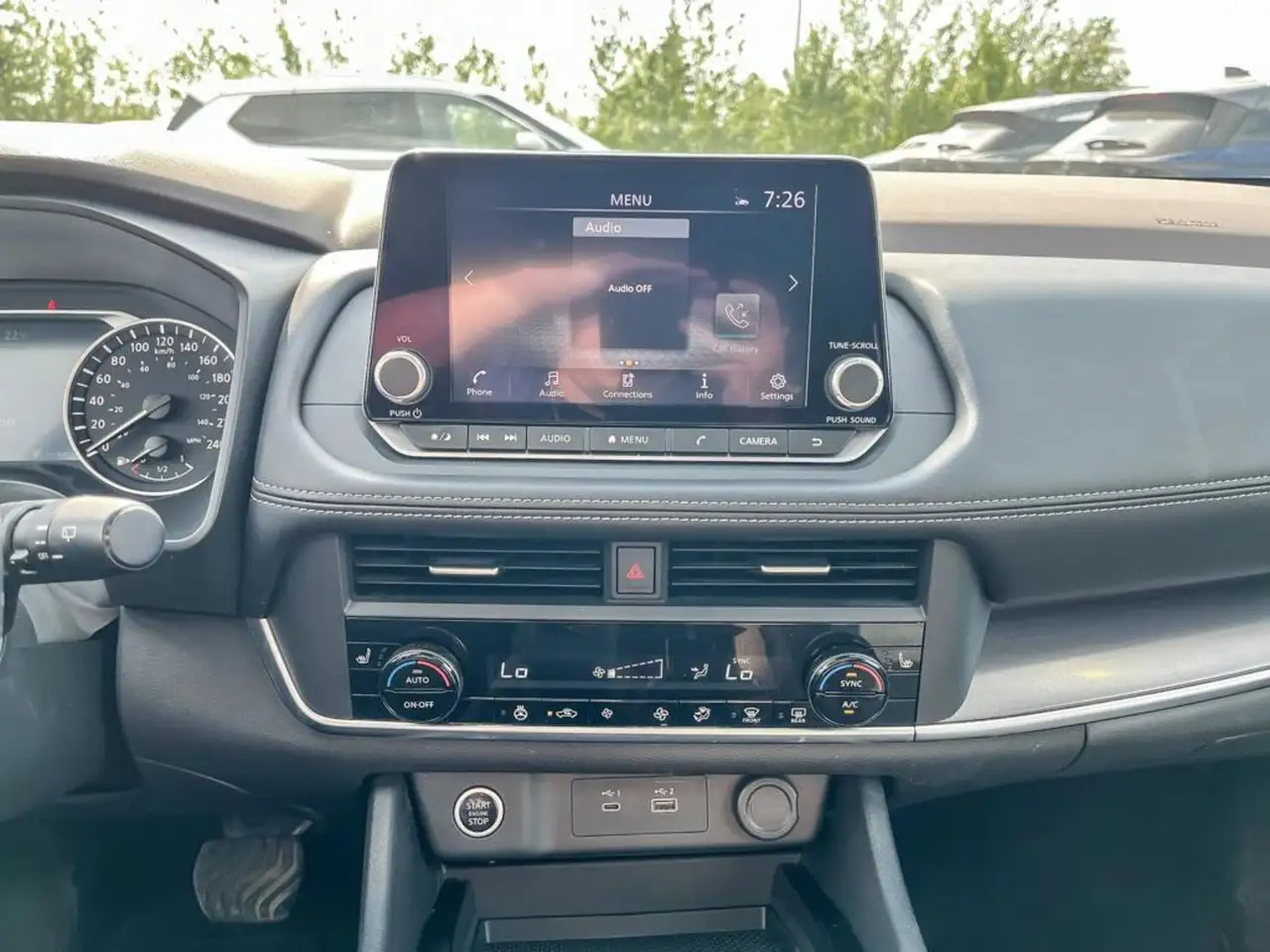 Nissan Rogue снимка Nissan Rogue
