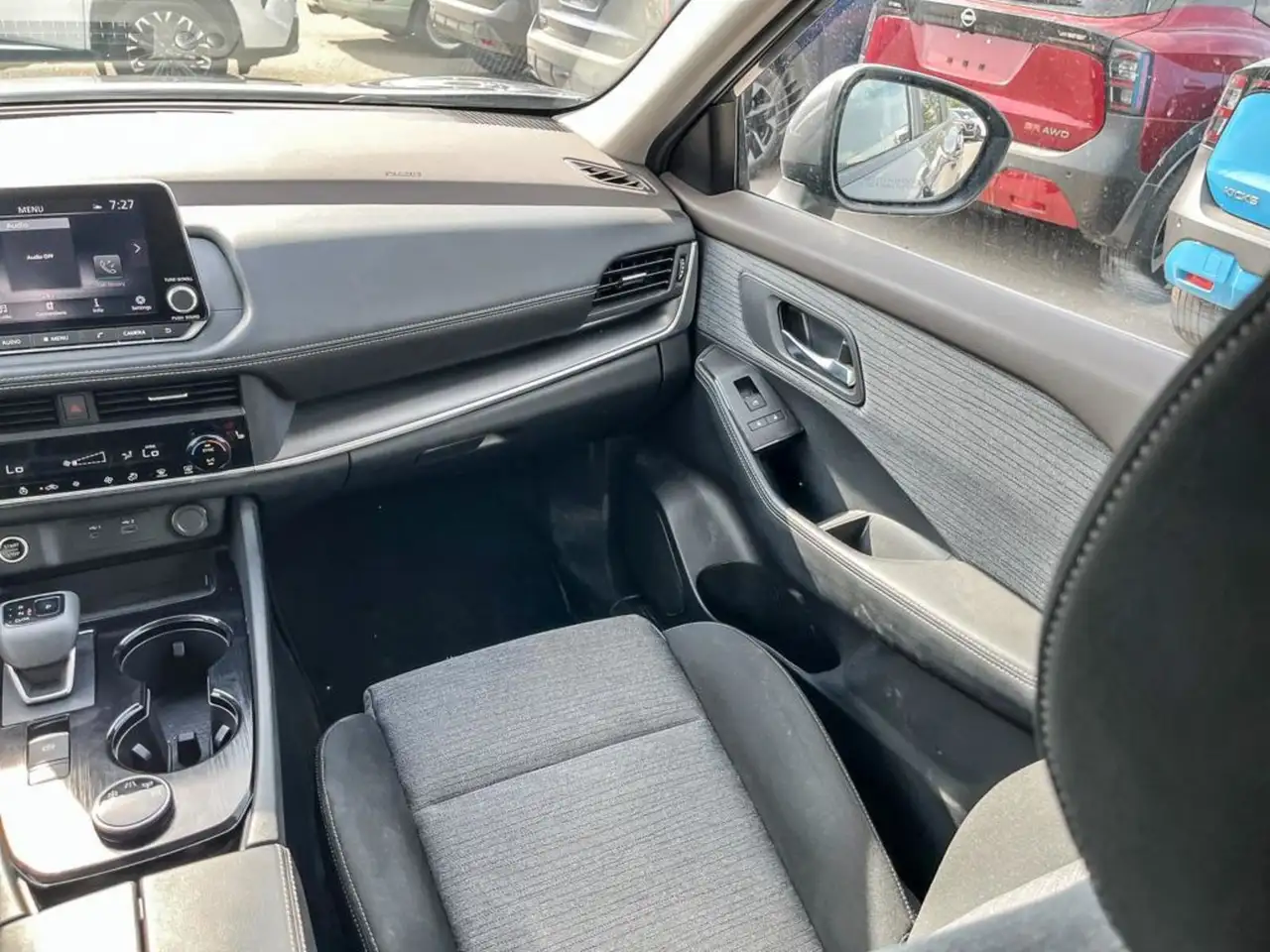 Nissan Rogue снимка Nissan Rogue