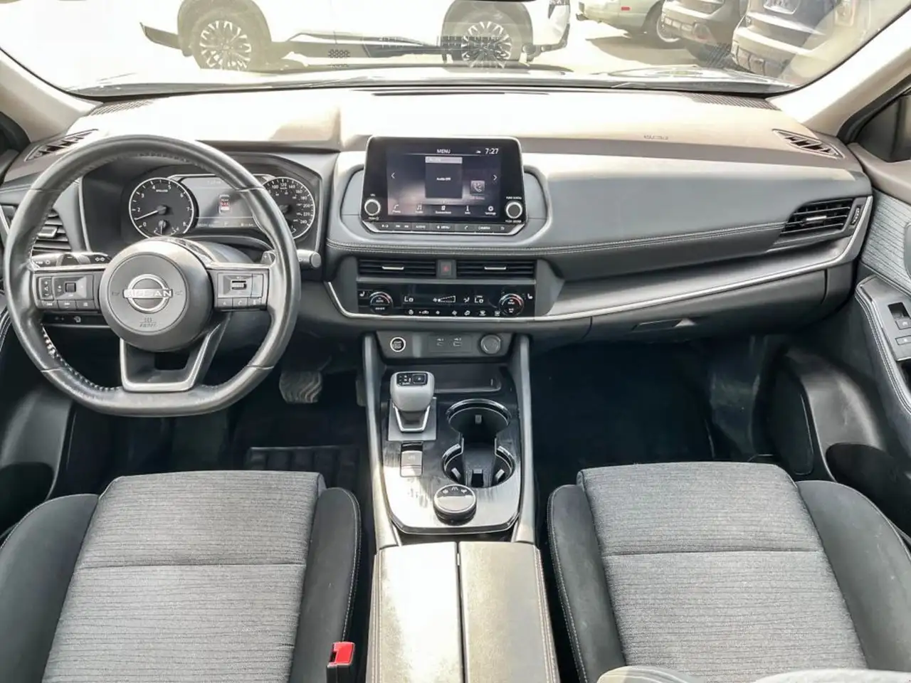 Nissan Rogue снимка Nissan Rogue