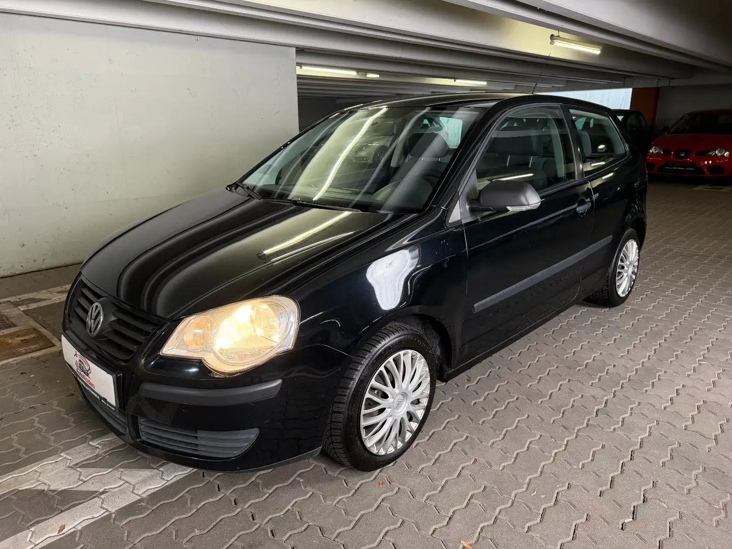 Volkswagen Polo 1.2 Trendline Schwarz - 1