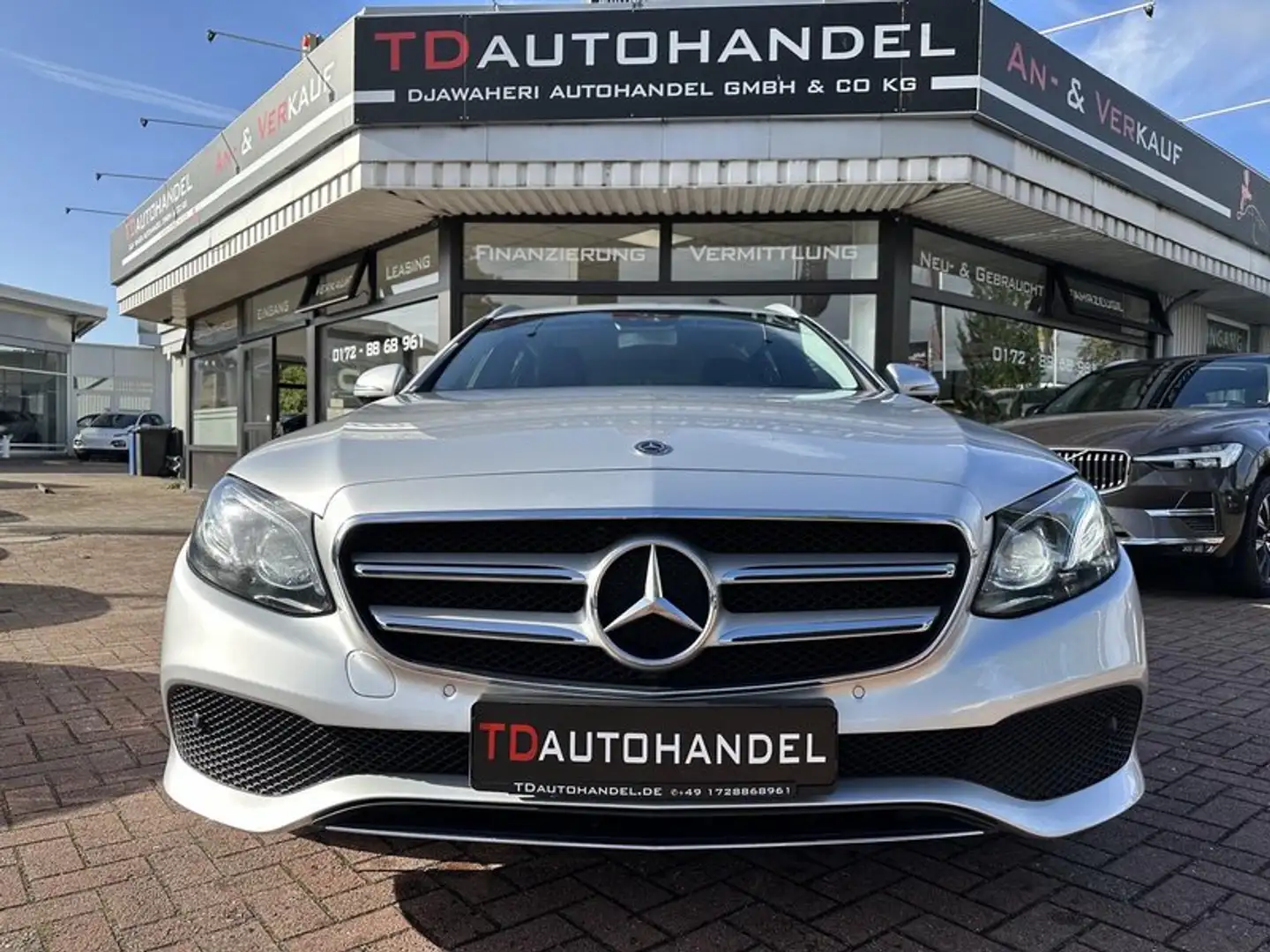 Mercedes-Benz E 220 d 4Matic Plateado - 2