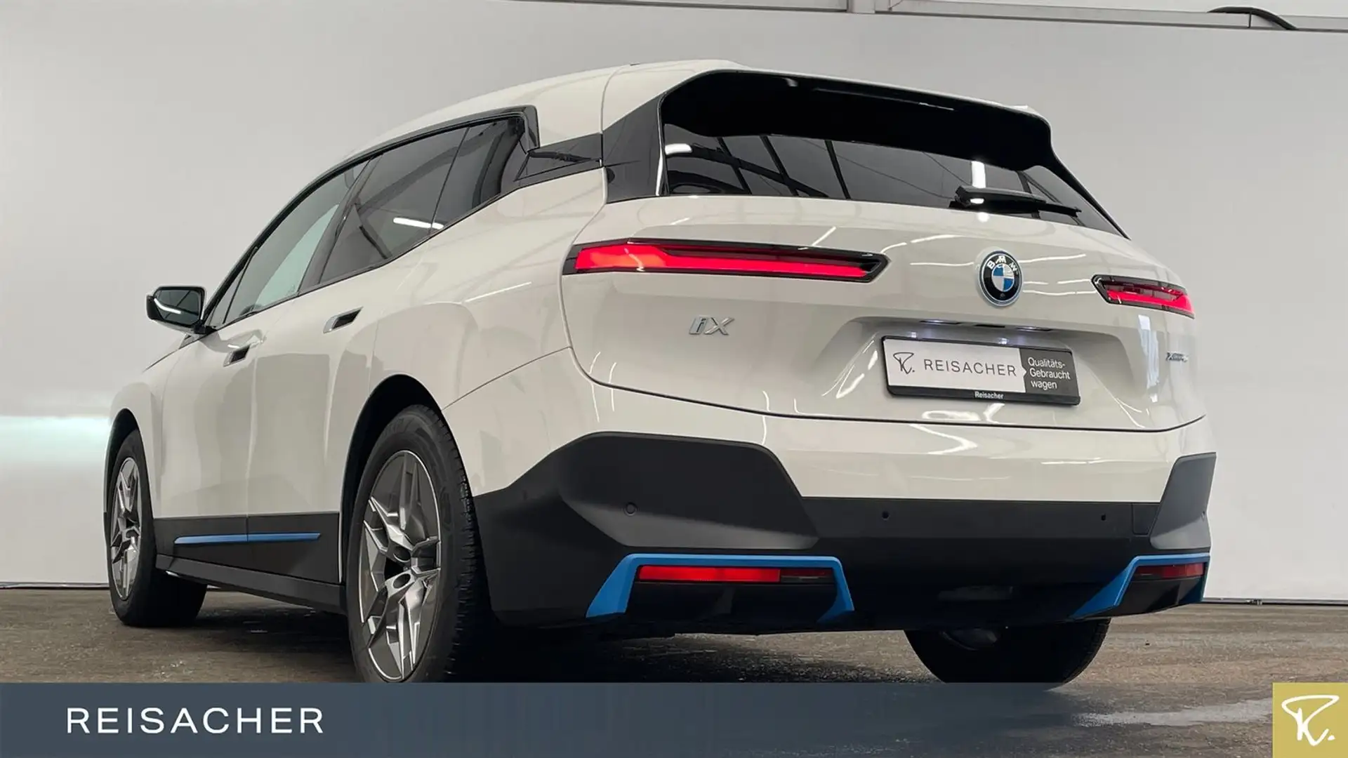 BMW iX xDrive40 AHK AdaptLED SHZ ACC RFK PDC H&K 20" Weiß - 2
