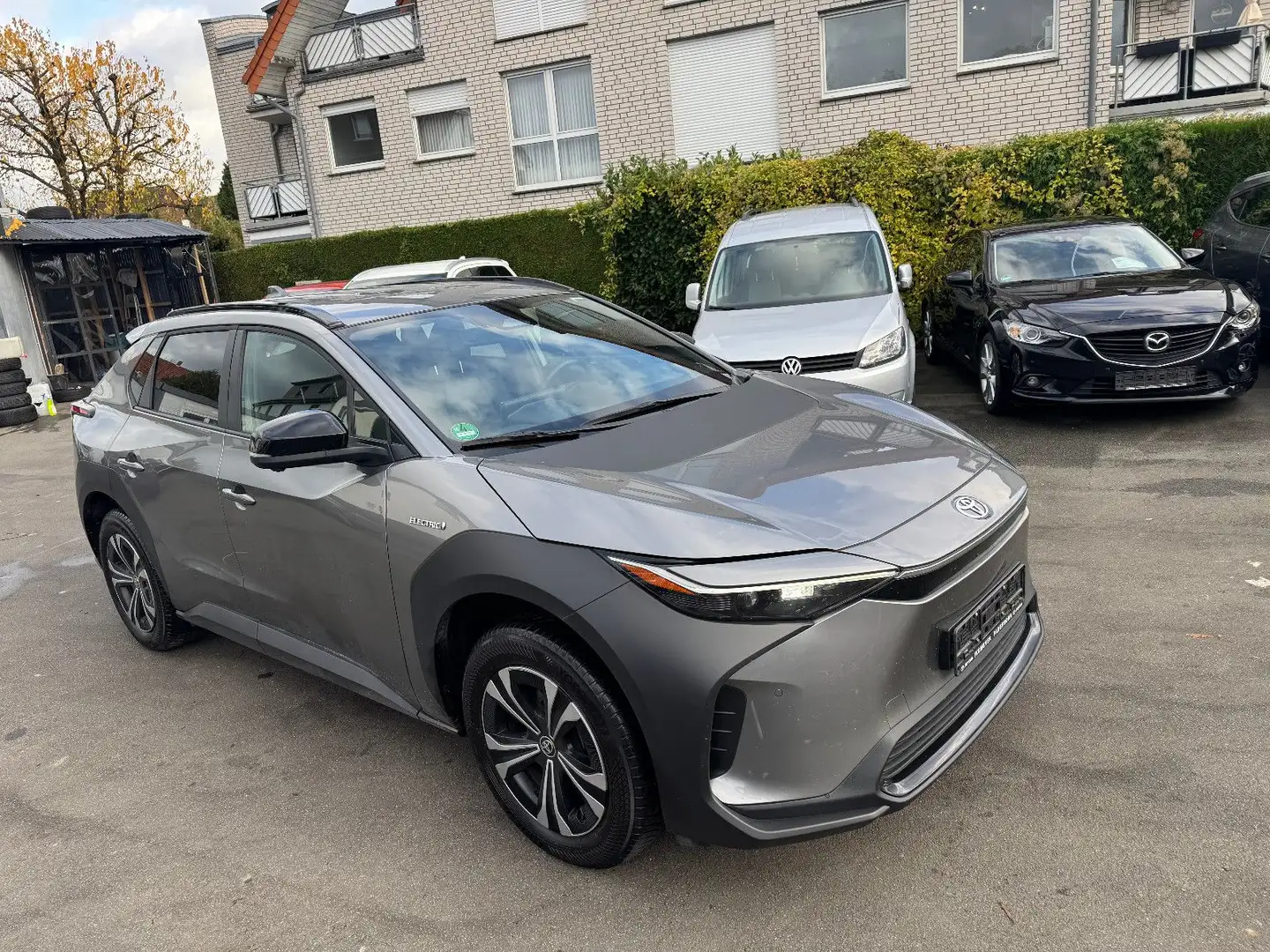Toyota bZ4X FWD Grau - 2