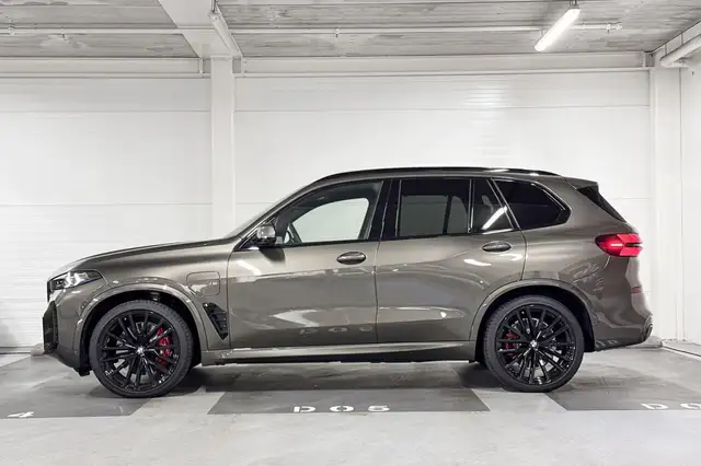 BMW X5 view 2