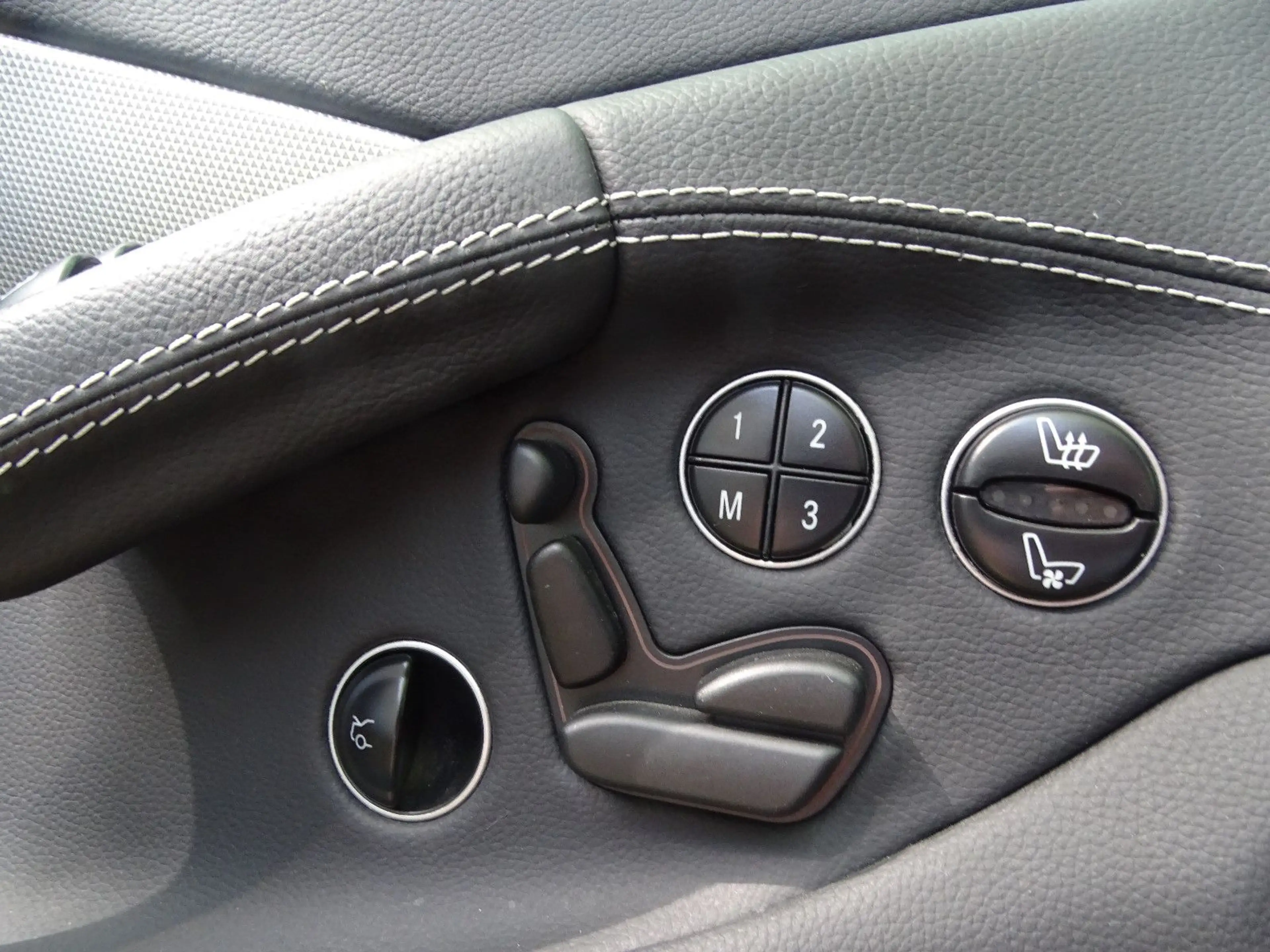 Mercedes-Benz SL 350 Leder Navi Voll — photo 14