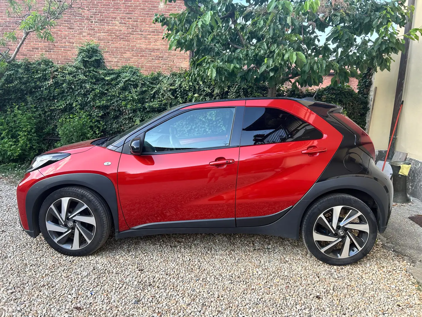 Toyota Aygo X Aygo X X 1.0 Lounge 72cv s-cvt Rosso - 1