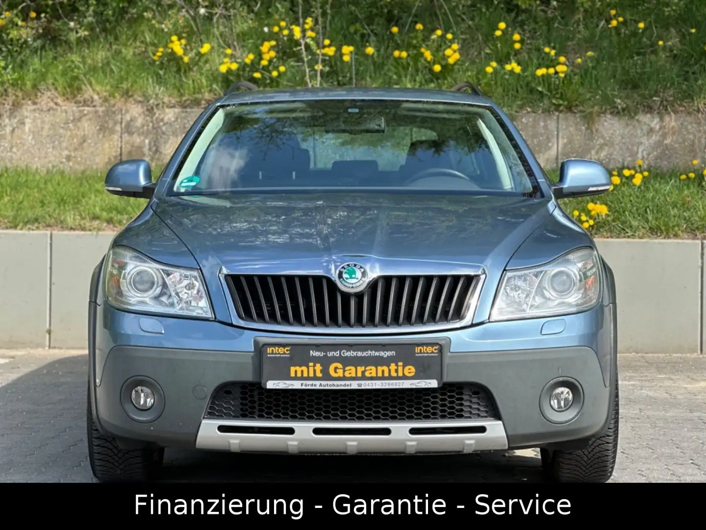 Skoda Octavia 2.0 TDI Combi Scout 4X4/AHK/WENIG KM Gris - 2