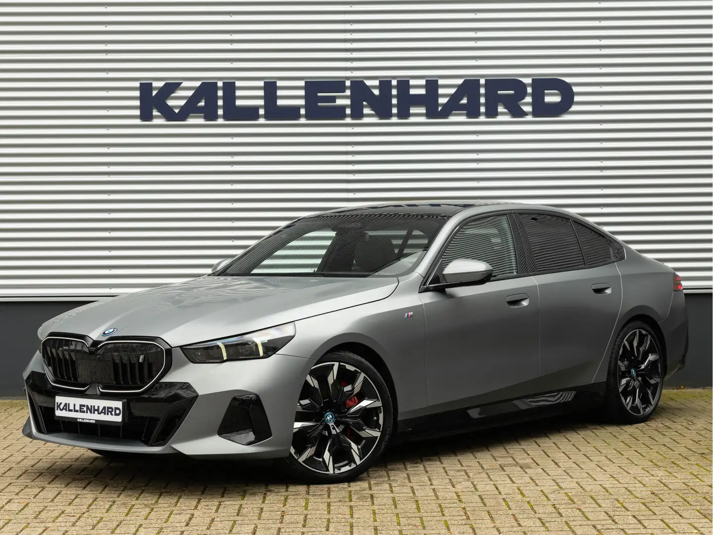 BMW i5 eDrive40 M-Sport Pro - Pano - Trekhaak - Driving A Grigio - 1