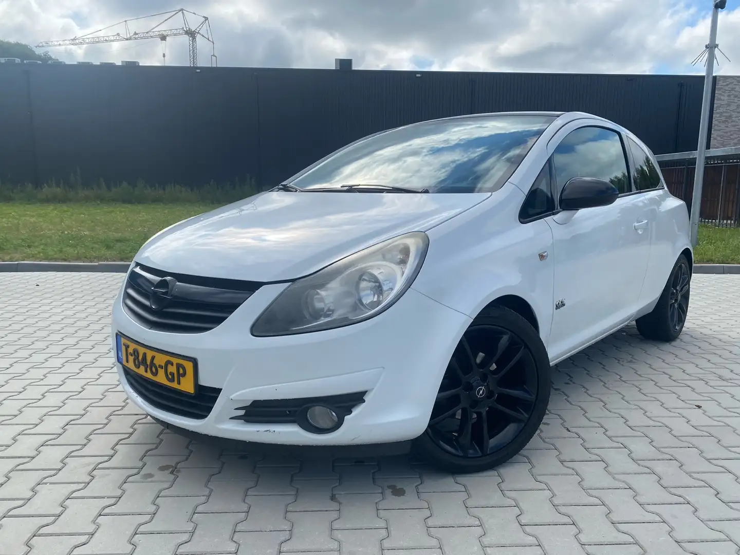 Opel Corsa 1.4-16V Cosmo Wit - 1