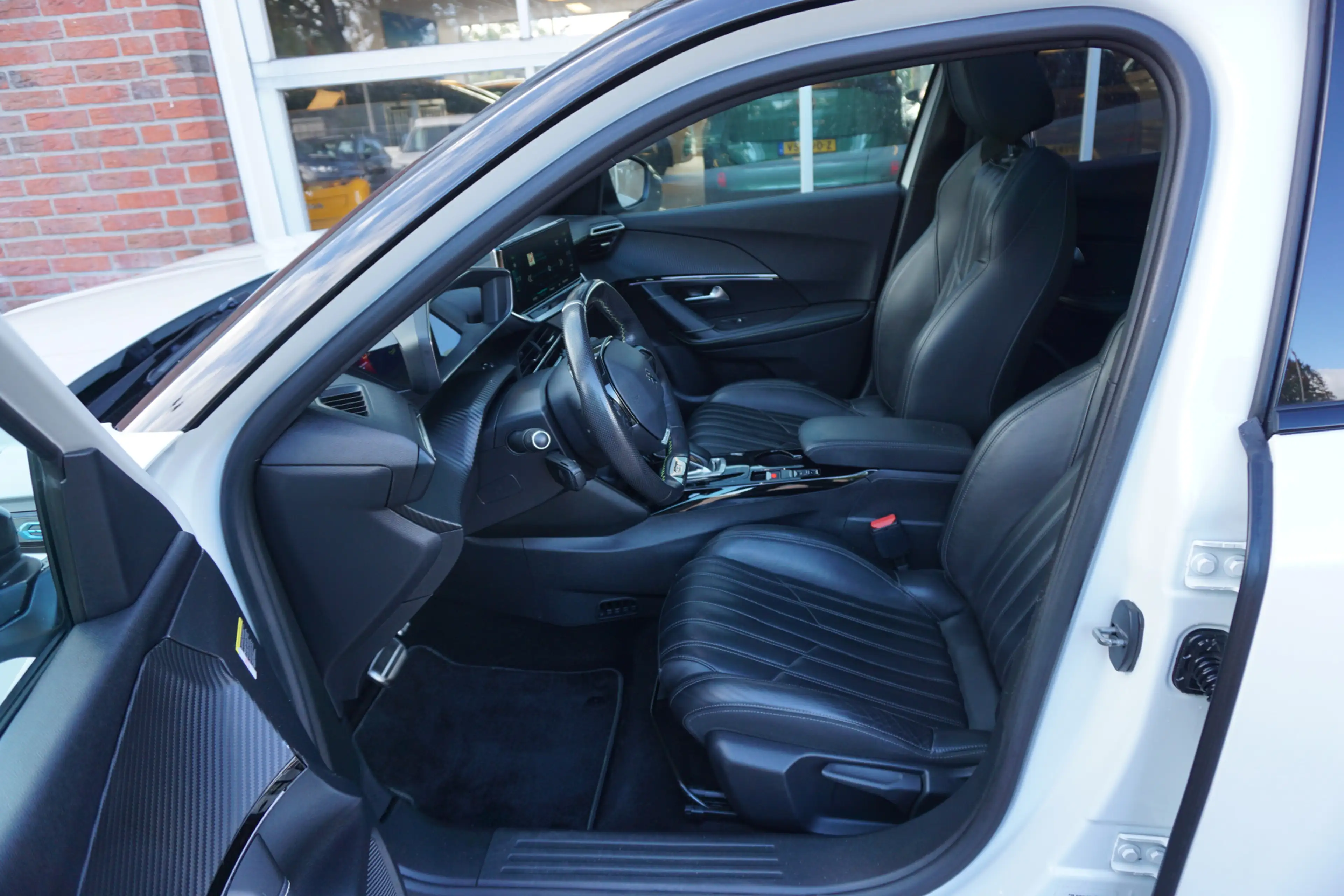 Peugeot e-2008 EV GT 50 kWh Trekhaak | ACC | Camera *All in prijs — photo 5